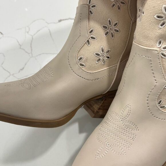 DV by Dolce Vita | Women’s Cream Oatmeal Short Cowboy Boots Ankle Western Size 6 - Picture 9 of 13